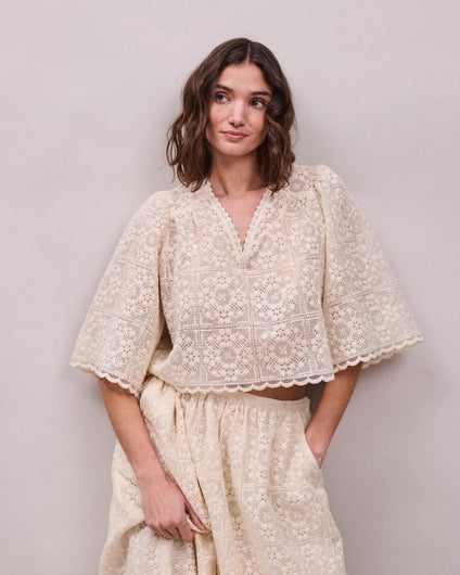 Faune Jean Top in Lace Flower Oyster